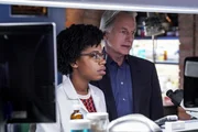 Kasie Hines (Diona Reasonover, l.); Leroy Jethro Gibbs (Mark Harmon, r.)