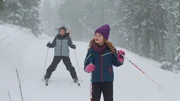 Sigrid (Maria Ross) möchte einen schönen Skitag mit ihrem neuen Bruder Nico (Mikkel Brennhovd) erleben. Sigrid (Maria Ross) möchte einen schönen Skitag mit ihrem neuen Bruder Nico (Mikkel Brennhovd) erleben.