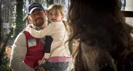Jimmy Logan (Channing Tatum, l.); Sadie Logan (Farrah Mackenzie, r.)