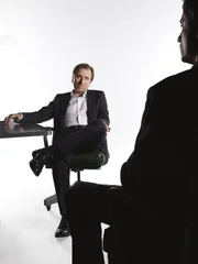 Dr. Cal Lightman (Tim Roth)