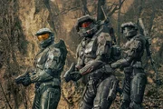Master Chief (Pablo Schreiber, l.), Soren-066 (Bokeem Woodbine, m.)