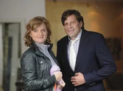 Paula (Nina Petri) ahnt nicht, dass ihr Chef Dr. Sander (Hans-Jochen Wagner) der gesuchte M&ouml;rder ist.