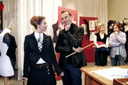 Als Hugo erfährt, dass die ganze Arbeit nun an ihm hängen bleiben soll, droht er fast durchzudrehen. In diesem Moment trifft unerwartet Hannah ein ... v.l.n.r.: Hannah (Laura Oswald), Hugo (Hubertus Regout), Doreen (Alexandra Seefisch), Bruno (Tim Sander)