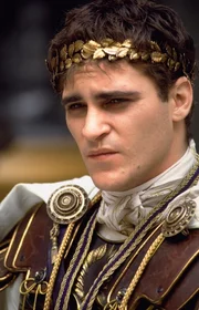 Von seinem Vater wenig geliebt und aus diesem Grund nicht f&uuml;r den Thron vorgesehen, l&auml;sst Commodus (Joaquin Phoenix) seinen Vater ermorden. Er besteigt den Thron und von Eifersucht getrieben, jagt er Maximus, den Mann, den sein Vater eigentlich als Nachfolger im Sinn hatte ...