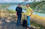 Moderator Arndt Reisenbichler mit Fotograf Andreas Pacek auf der Erpeler Ley. Beginn der Fahrradtour auf der „Westerwaldschleife“.