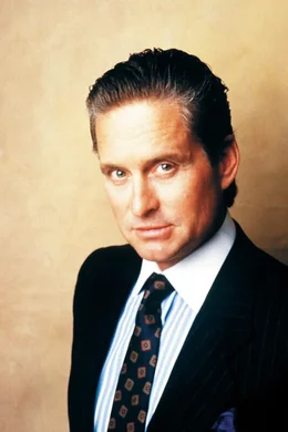 Der Finanz-Hai Gordon Gekko (Michael Douglas) schreckt auch vor illegalen Finanzgesch&auml;ften nicht zur&uuml;ck und sitzt nach vielen undurchsichtigen Operationen im Wall Street-Olymp der Dollarmillion&auml;re.