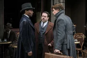 L-R: Yusuf Kama (William Nadylam), Jacob Kowalski (Dan Fogler), Norbert Dragonneau (Eddie Redmayne )