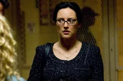 Leanne Baker (Lola Glaudini)