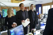 Die Tochter von der hochrangigen Navy-Offiziellen Sarah Porter wird entf&uuml;hrt. McGee (Sean Murray, r.), Tony (Michael Weatherly, M.) und Bishop (Emily Wickersham, l.) ermitteln ...