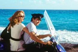 Mit dem Taxiroller am Meer entlang: Diane Lane als Frances (l.) (Copyright SRF/Buena Vista Pictures Distribution/Franco Biciocchi)