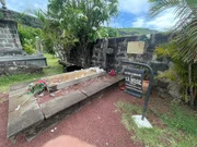 Das angebliche Grab des Piraten La Buse auf dem Friedhof von Saint-Paul auf der Insel La R&eacute;union wurde erst Jahrzehnte nach der Hinrichtung des Piraten angelegt.