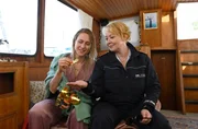 Clara Scherzinger (Liliane Zillner, l.) hilft Nele Fehrenbach (Floriane Daniel, r.) bei den Ermittlungen.