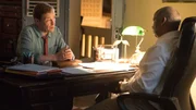 DI Jack Mooney (Ardal O'Hanlon, l.) ist nicht in Allem mit dem Commissioner Selwyn Patterson (Don Warrington, r.) einverstanden.