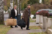 Umzug in das sichere Zeugen-Haus: Edwin (Tilo Pr&uuml;ckner, r.) und G&uuml;nter (Wolfgang Winkler, l.) m&uuml;ssen die einzige Zeugin in einem Mordprozess bewachen.