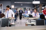 Dr. Benson Kwan (Harry Shum jr., l.); Dr. Jules Millin (Adelaide Kane, r.)