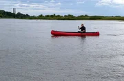Axel Bulthaupt im Kanu auf der Oder unterwegs