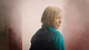 Ängstlich betritt Raymond (Bjørn Isak Winther) die gefürchtete "Kammer des Grauens". Er weiß nicht, welcher Schrecken sich für ihn hinter der Tür verbirgt.