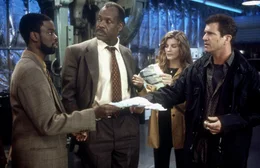 L-R: Lee Butters (Chris Rock), Roger Murtaugh (Danny Glover), Lorna Cole (Rene Russo), Martin Riggs (Mel Gibson).