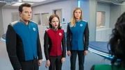 (v.l.n.r.) Captain Ed Mercer (Seth MacFarlane); Lieutenant Alara Kitan (Halston Sage); Commander Kelly Grayson (Adrianne Palicki)