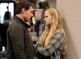 L-R: Jack Reacher (Tom Cruise), Samantha Dayton (Danika Yarosh).