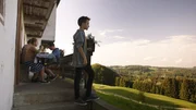 Flori (Leon / Lino de Greiff) spürt, dass was nicht stimmt - Racko ist nicht da.