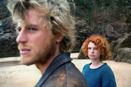 Pascal Renouf (Johnny Flynn)  und Moll (Jessie Buckley)