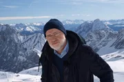 Die Alpen sind ein Ort, der uns magisch anzieht. Wo wir unsere Grenzen austesten und uns eins fühlen mit der Natur. Auch wenn sie uns als Garant für die Ewigkeit erscheinen: in 30 Jahren wird sich hier bereits viel verändert haben. Was macht der Klimawandel mit unseren Alpen? (Harald Lesch)
