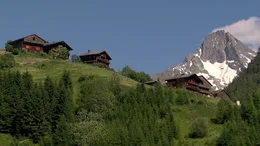 Knapp 1000 Einwohner hat der gr&ouml;&szlig;te Ort des Villgratentals. Es z&auml;hlt zu den &auml;rmsten Regionen &Ouml;sterreichs und ist touristisch kaum erschlossen.