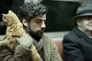 Llewyn Davis (Oscar Isaac) unterwegs mit Katze in der New Yorker U-Bahn.