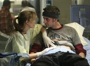 Nach einem Sturz bei einem illegalem Radrennen, wird Viper (Callum Blue, r.) ins Seattle Grace Hospital eingeliefert. Meredith (Ellen Pompeo, l.) übernimmt die Erstversorgung ... Nach einem Sturz bei einem illegalem Radrennen, wird Viper (Callum Blue, r.) ins Seattle Grace Hospital eingeliefert. Meredith (Ellen Pompeo, l.) übernimmt die Erstversorgung ...