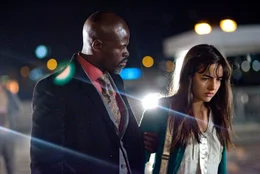 Djimon Hounsou als Henry Carver, Camilla Belle als Kira Hudson