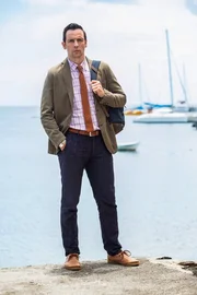 Ralf Little als DI Neville Parker. Ralf Little als DI Neville Parker.
