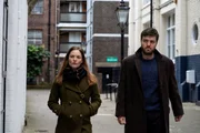 Robin Ellacott (Holliday Grainger), Cormoran Strike (Tom Burke).