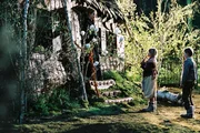 Hänsel (Johann Storm) und Gretel (Nastassja Hahn) trauen ihren Augen nicht: Auf ihrer verzweifelten Suche nach einem Ausweg aus dem Wald landen sie plötzlich vor einem Knusperhaus. Hänsel (Johann Storm) und Gretel (Nastassja Hahn) trauen ihren Augen nicht: Auf ihrer verzweifelten Suche nach einem Ausweg aus dem Wald landen sie plötzlich vor einem Knusperhaus.