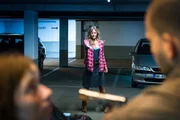 Ariane Rosenthal (Janna Striebeck, m.) will das gestohlene Geld gegen ihre Tochter eintauschen. Ariane Rosenthal (Janna Striebeck, m.) will das gestohlene Geld gegen ihre Tochter eintauschen.