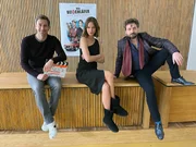 L-R: Charlie Menzinger (Markus Stoll), Dr. Julia Kellerman (Lisa Bitter), Xavier Holzapfel (Daniel Christensen)