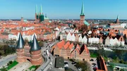 Stadtansicht Lübeck mit Holstentor. Stadtansicht Lübeck mit Holstentor.