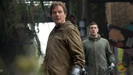 Joe Brody (Bryan Cranston , li.)