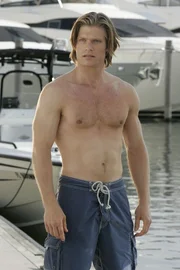 Was hat Cole Tucker (Chris Carmack) mit dem Mord zu tun?  +++ Die Verwendung des sendungsbezogenen Materials ist nur mit dem Hinweis und Verlinkung auf RTL+ gestattet.