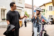 Leon (Joel Akgün) verbringt den Nachmittag mit Franzi (Mia Löffler, KLD).