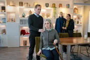 In tiefer Sorge um seine Frau Kathrin schreckt Michael Sonnenberg wohl nicht vor unlauteren Methoden zurück. Von links: Michael Sonnenberg (Patrick Heyn), Kathrin Sonnenberg (Nicole Ernst), Ina Zimmermann (Melanie Marschke) und Kim Nowak (Amy Mußul)