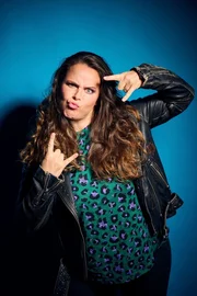 Julia Gámez Martin ist Moderatorin der Show "Comedy for Europe". Julia Gámez Martin ist Moderatorin der Show "Comedy for Europe".