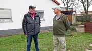 Lothar (li.) und Michael planen einen Gemeinschaftsgarten für die Nachbarschaft Lothar (li.) und Michael planen einen Gemeinschaftsgarten für die Nachbarschaft