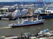 Der Hamburger Hafen ist einer der wichtigsten deutschen Wirtschaftsstandorte. Mehr als 150.000 Jobs h&auml;ngen in der Metropolregion direkt von ihm ab.