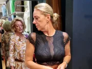 Kandidatin Jasmin (r.) mit ihrer Mutter Marlen als Shoppingbegleitung. Kandidatin Jasmin (r.) mit ihrer Mutter Marlen als Shoppingbegleitung.