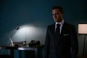 Harvey (Gabriel Macht) ist besorgt. Der hinter seinem Rücken von Mike ausgehandelte Deal hat neben Mikes Gefängnisstrafe auch Konsequenzen für die Kanzlei.