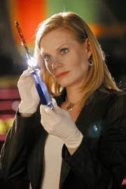 Wurde der Kinogast mit einem Schraubenzieher getötet? Catherine (Marg Helgenberger) ermittelt. Wurde der Kinogast mit einem Schraubenzieher getötet? Catherine (Marg Helgenberger) ermittelt.