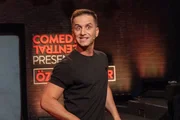 COMEDY CENTRAL PRESENTS STANDUP Host: Max Gstettenbauer  AZ-11  Özcan CosarCOMEDY CENTRAL PRESENTS STANDUP Host: Max Gstettenbauer  AZ-11  Ă–zcan Cosar