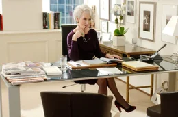 Die gesamte New Yorker High Society liegt ihr zu F&uuml;&szlig;en: "Runways" Chefredakteurin Miranda Priestly (Meryl Streep) ...