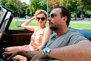 Hat Sabine (Adina Vetter, l.) vielleicht mehr im Sinn als nur ein Dienstverhältnis zu Bertram (Lucas Gregorowicz). Hat Sabine (Adina Vetter, l.) vielleicht mehr im Sinn als nur ein Dienstverhältnis zu Bertram (Lucas Gregorowicz).